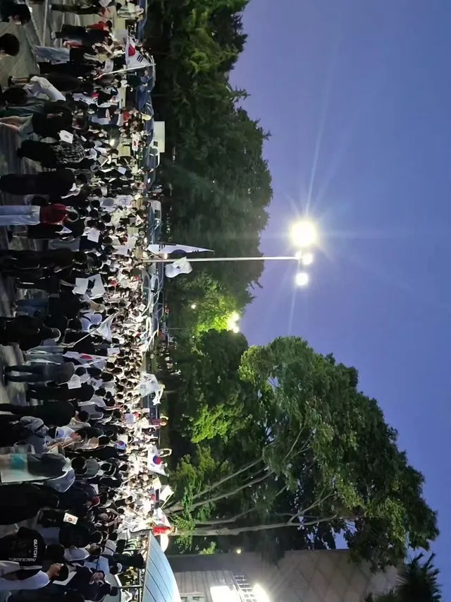 🇰🇷26년 6월 초여름의 잠실 항쟁 ❤️‍🔥

무슨 일이 있어도 계속 앞으로 나아가라.

싸우지 않으면 이길 수 없다.

아 비가오나 아 
