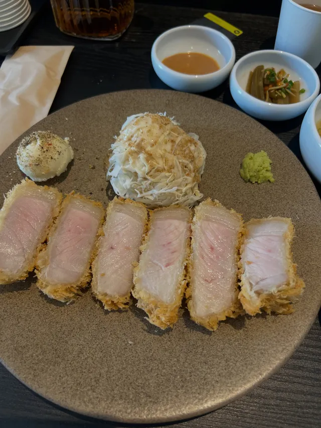 마인디 점심시간에는 먹을 수 있는게 너무 많아요…

송리단길에 위치하고 있다보니 먹을 게 너무 다양해서
일하는데 오히려 살이 찌는 기분이에요

