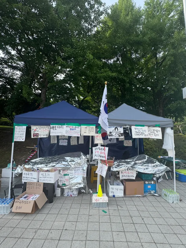 AM 7:57 올공 백호다리부스 자리 비었습니다. 자원봉사자 두 분 정도만 맡아주실 수 있을까요.
저는 일정이 있어 자리 정리해놓고 떠납니다.