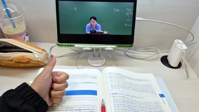 실시간 애국중학생
 : 법 공부 본격적으로 하려고 105만원짜리 강의끊음

멸공찬 하루 보내세요 다들!!!🇰🇷🇰🇷