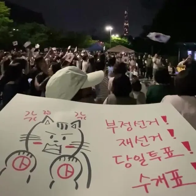 자원봉사는 주로 낮에 가기때문에
올공 핫스팟 아멘존은 기회가 없었다
금욜 기도회 마치고 서둘러 고고
아직 아멘존에 사람가득
이걸 이렇게 외치네 