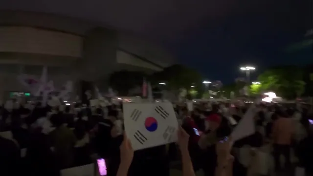 다른게 국뽕이 아니라
이것이 본질적 국뽕이라고 생각합니다.
우리는 선진적 민주 국민으로서
우리는 하나였고
앞으로도 하나일 것입니다.
-잠실 민주
