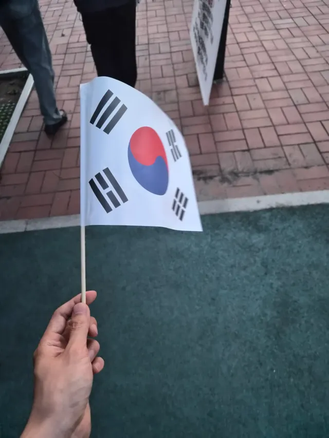 어제 올공 다녀왔습니다!
아멘존에서 3시간 예배드리고 왔어요
올공 첫째 주에 갔을때랑 분위기가 많이 달라졌어요(긍정적으로)
주변 제 지인들에게도
