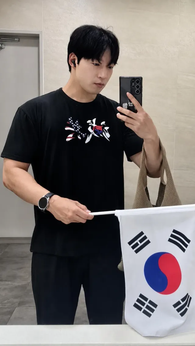 오늘은 다른 성조기 입고 출동 이따봐요! 멸공🇰🇷🇰🇷