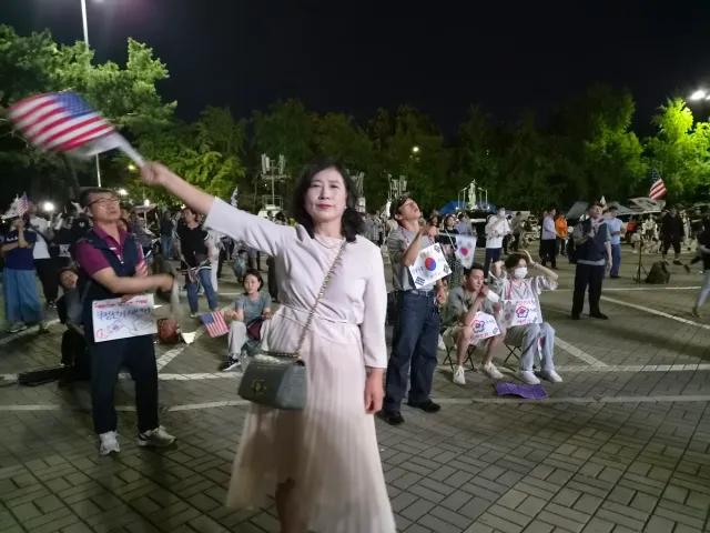 올공 6.3잠실혁명  투쟁에 총력전을 펼칠 때입니다.
방학을 맞이한 전국의 대학생들이여
1주일만 총궐기합시다!!!
지금이 대한민국이 종국 속국되