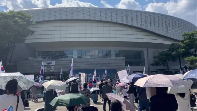 4절은 너무 슬퍼.........