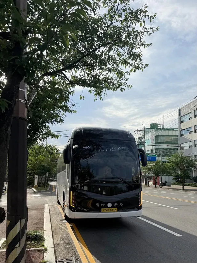 울산에서 잠실 도착 완료‼️
현재 06.27 오후 2시 22분
--> 1-2 / 1-3 구역 실시간 현황
점점 사람이 많아지고 있고
다른 곳보다