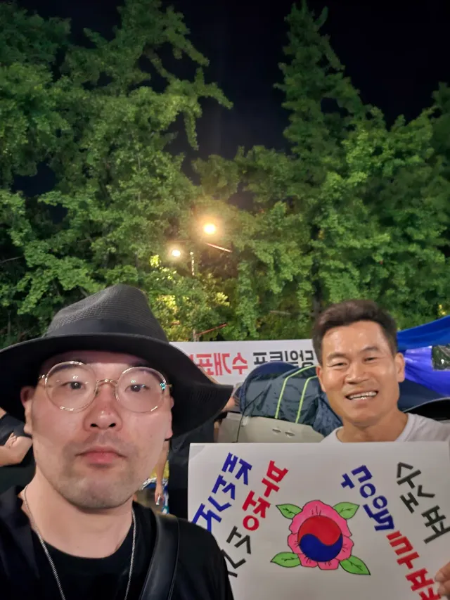 2차 올공 2일차 전한길선생님과
(못생겨서 죄송합니다)
전한길 선생님 두번째로 뵈었어요