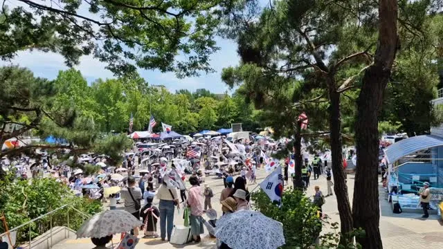 2026.06.27 부정선거 23일차
오늘은 햇볕이 따갑네요.

더운 날씨 속에서도 많은 인파가 모이셨습니다.
토요일 오후 30분간 구호를 했더