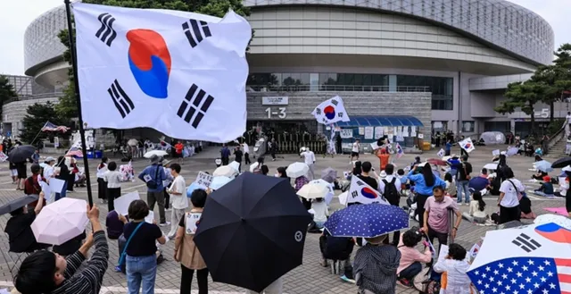 '투표용지 부족' 잠실 집회 23일째... 합수본, 송파 선관위 관계자 소환...

6·3 지방선거 투표용지 부족 사태를 규탄하는 집회가 23일