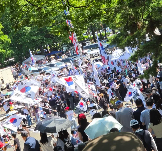 올공 도착! 근데 사람이 많아서 어디에 자리를 잡아야 할지....
