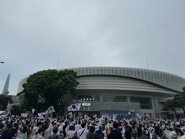 올림픽공원은 따뜻한 분들이 너무 많다
젊은이들 고맙네하면서 반겨주시는 어르신들
돌아다니면서 먹을거를 챙겨주시는 분들
집에서 쿠키를 구워서 나눠주