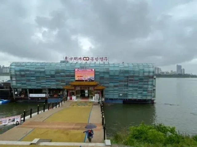 잠실 올공 정보입니다.
"동방명주"를 기억 하십니까?
"중국공산당"산하의 비밀공안을 담당하던 수상한 건물
그리고 "국회의원"이 수시로 드나들던 