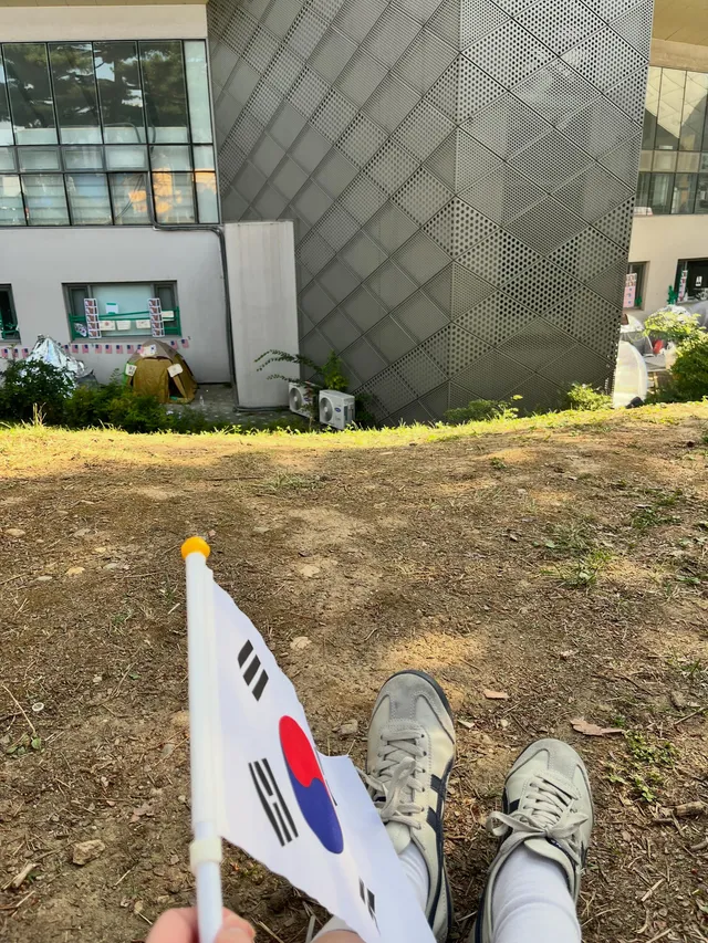 오늘 진짜 너무덥다
좀만 그늘 길어지면 다시 인나야디.,.,
