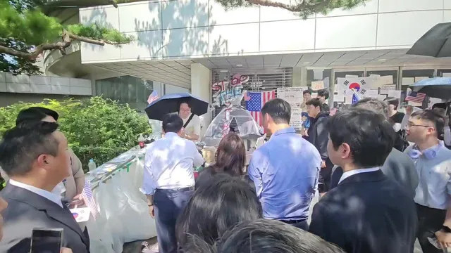 2-1 게이트를 직접 응원하러 와주신 모스탄 대사님과 황교안 대표님
  누가 이들을 대진연이라고 하는가???? 
  누가 이들을 쁘락치라고 선동
