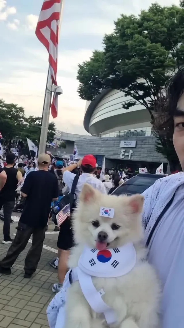 [실시간] 올림픽공원 18:34
해가 떨어졌습니다 ~ ㅎㅎ 애국자분들이 점점 더 많이 모이네요!
즐거운 주말 애국 운동합시다요 🇰🇷