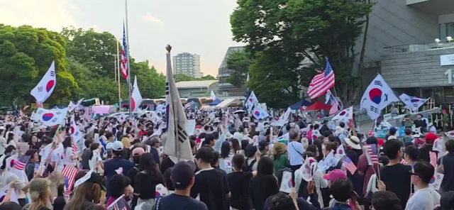 토요일 저녁 7시 
역대급 인파~🇰🇷🇰🇷