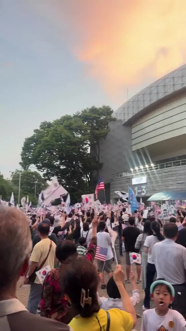 오늘 하늘 너무 예뻐요🇰🇷🇰🇷
대한민국 만세🙌