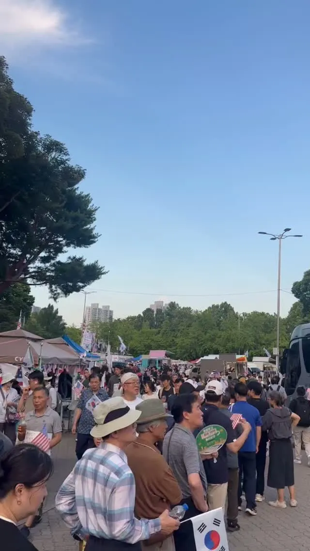 야 누가 사람없대 입구부터 꽉찬 직구인데?!?!
모태 외향인 1-3 지나가기 겁남