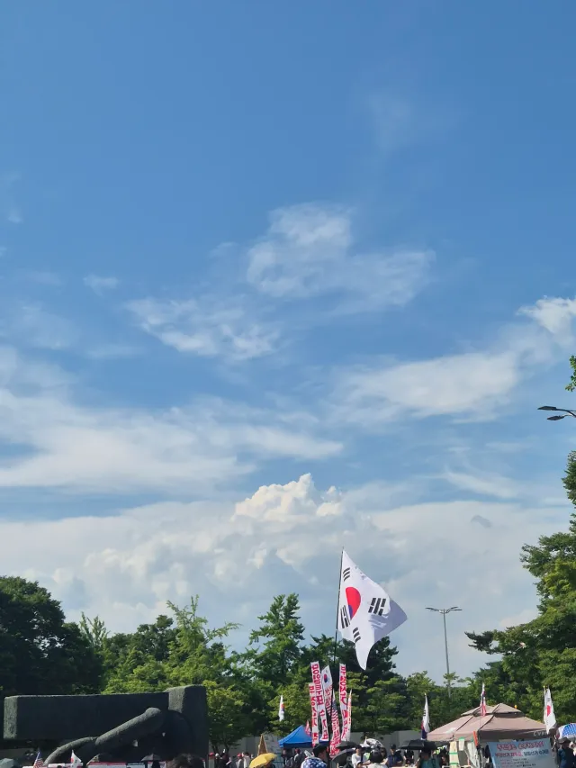 이 더운 여름 우리가 할 수 있는 것을 하자.

올공 잠깐 들려서 한미공조국제수사 서명 하고 옴.
사실 미국이 우리를 도와줄까하는 약간의 회의감