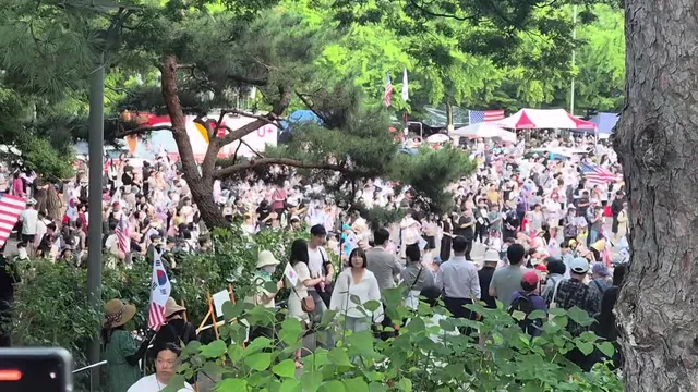 오늘 많이들 오셧네요
중간에 바깥으로 사람들 쌓여서 앞으로 땡김