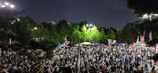 토요일 저녁 9시.
애국가 제창 후 함성~🇰🇷🇰🇷