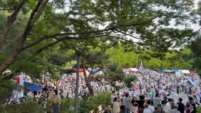 🇰🇷🇰🇷🇰🇷🇰🇷🌸🌸🌸🌸
해가 지니까 사람들이 더 많이 모이네요 🤭
화이팅 💪💪