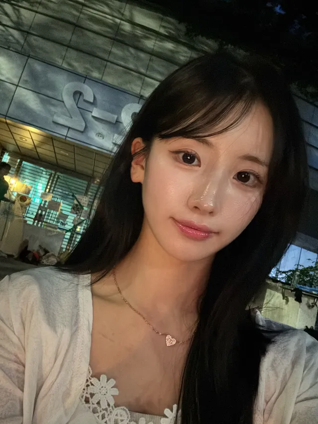 (6.27 토) 오늘의 실시간 (19:00-21:00)
오늘은 혼자와서 조용히 할거하고 있다가
얼른 가서 저녁먹게.. 🥹💗
헬쑥해지고이똔 �