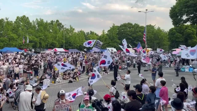 6월 27일 저녁 7시 30분
태극기가 제일 많아진 오늘🇰🇷