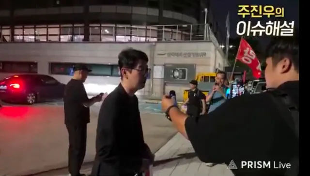 현재 올림픽공원 핸드볼경기장에
국민의힘 주진우의원님이 오셨습니다.
현재 망기토 유튜버분이랑 잠시 인터뷰하셨고
지금 주변 시민분들과도 대화도하시면