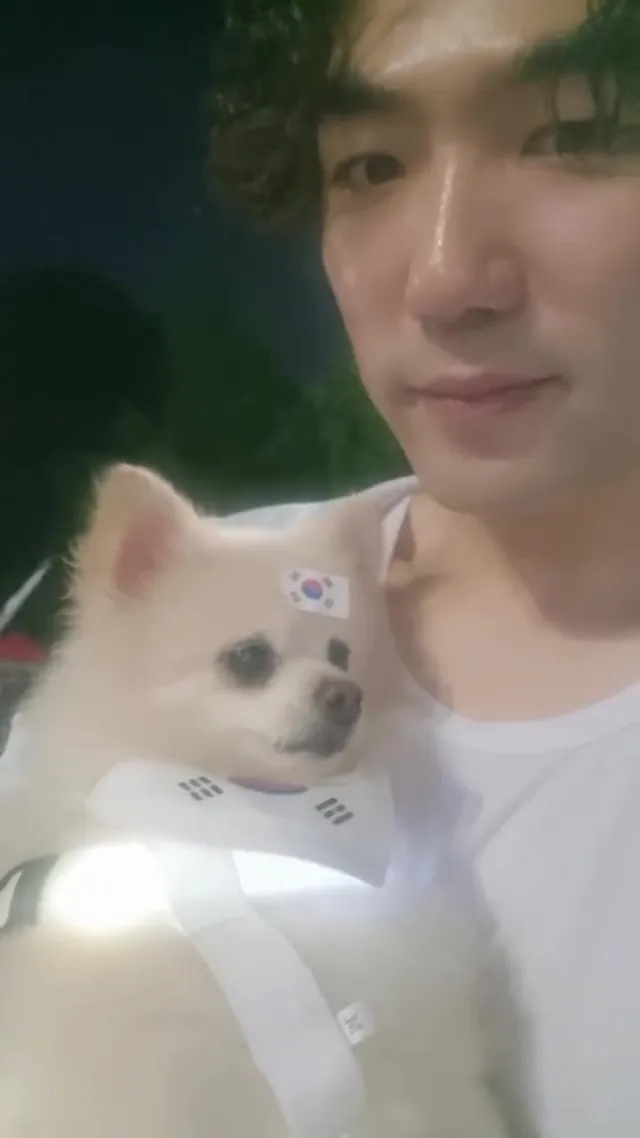 [실시간] 올림픽공원 
5시간 넘어가니 ~ 애기가 슬슬 힘들어하네요 😅
저는 이만 물러 가겠습니다!! 

애국 강아지 간식은 많이 남아서 내일