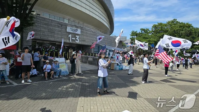 '재선거 요구' 개표소 봉쇄시위 23일째…홍대 일대 행진도

'이재명 명예훼손 혐의' 모스탄 현장방문…"부정선거는 현실" 6·3 지방선거 투표용