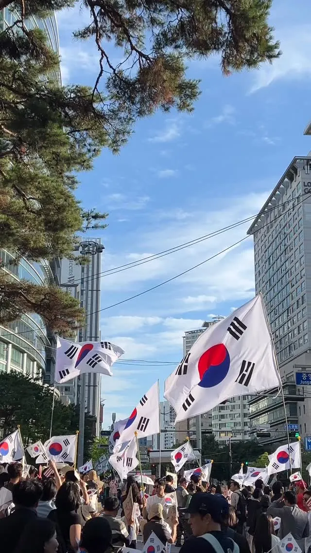 엄마 언니 딸 둘과 부산시청
평일에는 집에서 멀기도 하고 육아로 못오지만 ㅠㅠ
이렇게 주말에 하루라도 오면 분노로 가득찬 마음이 사그라든다;;
