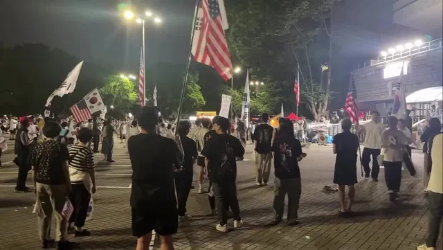 젊은 날의 청춘은 부패와 맞서는 것입니다.
근데 왜 1-3에 사람이 가장 많은거야 궁금해!