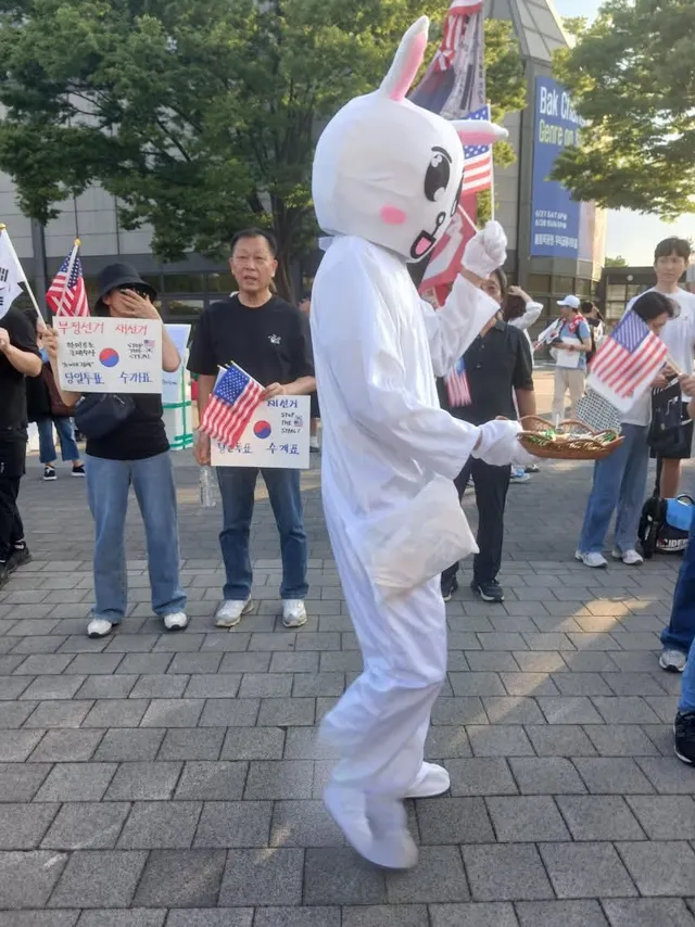 올공 흰토끼가 주는 사탕 먹지마세요
이태원 생각나..