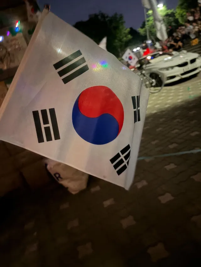 11시 올림픽 공원 
벌레를 무서워하는데 내향인존 모기장 안에서 벌레 나와서 1-4 의자에 앉아서 구호 외치다 몸 아파서 다시 귀가..
차만 안