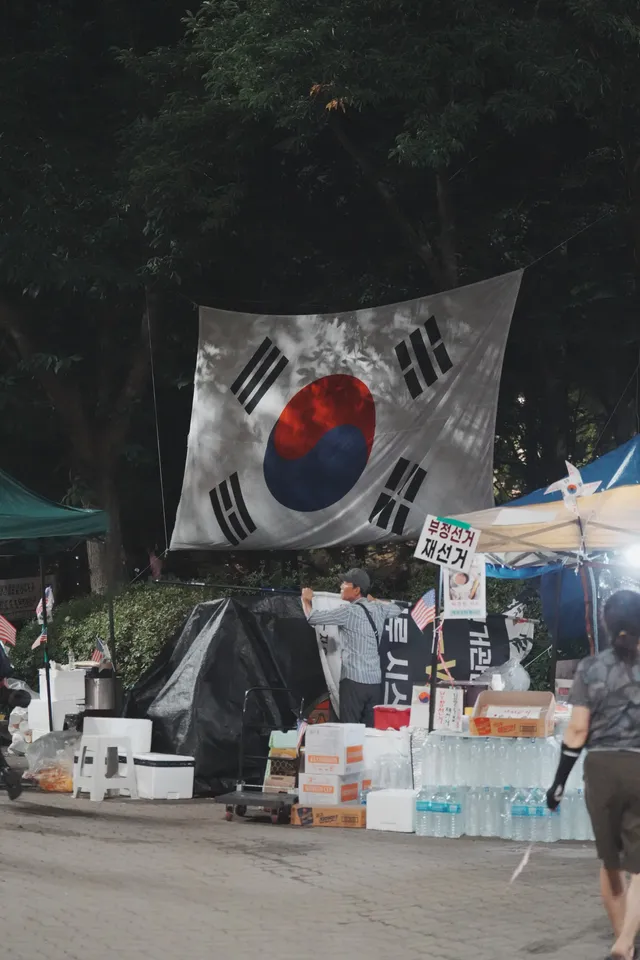 태극기를 흔들고 애국가를 부르면, 극우가 되는 세상에서
오늘 밤도 함께 해줘서 고맙습니다.
#개씨발멸공