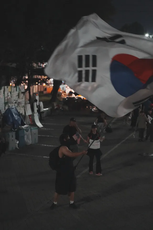 태극기를 흔들고 애국가를 부르면, 극우가 되는 세상에서
오늘 밤도 함께 해줘서 고맙습니다.
#개씨발멸공