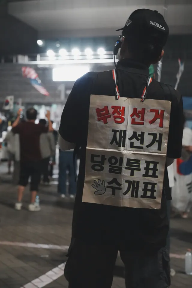 태극기를 흔들고 애국가를 부르면, 극우가 되는 세상에서
오늘 밤도 함께 해줘서 고맙습니다.
#개씨발멸공