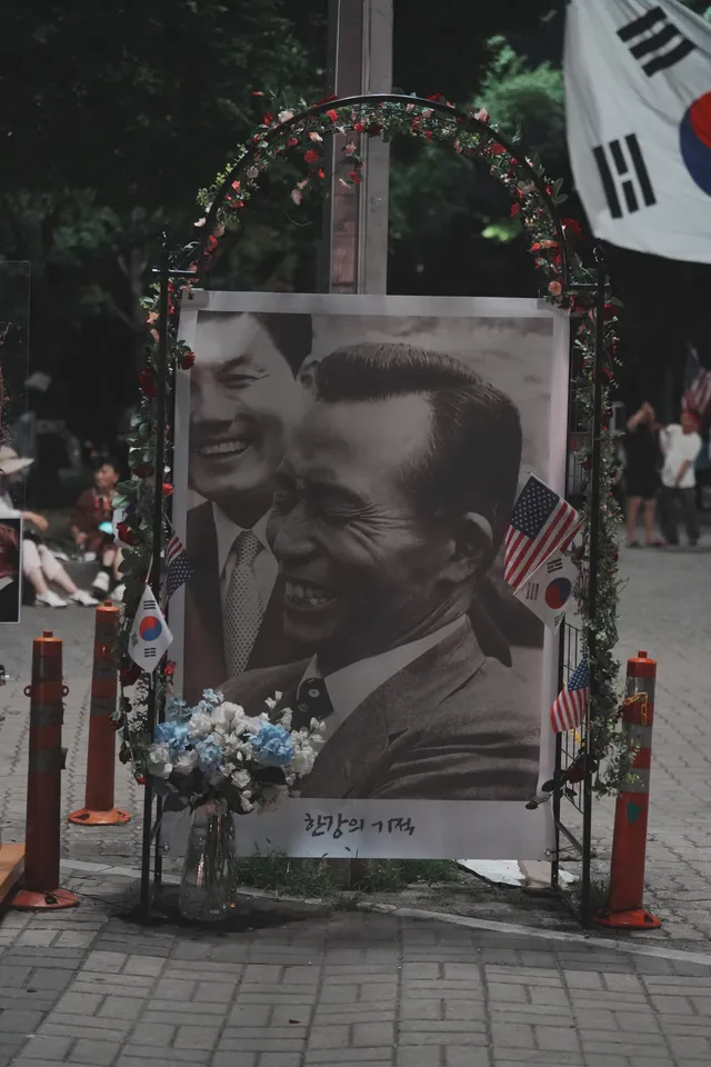 태극기를 흔들고 애국가를 부르면, 극우가 되는 세상에서
오늘 밤도 함께 해줘서 고맙습니다.
#개씨발멸공