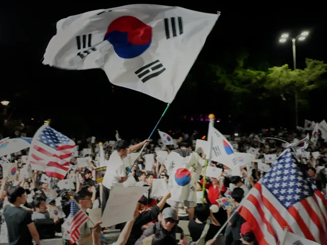 오늘 진우형 올공 라이브 보며 느낀점.

태극기와 촛불. 
일단 우파와 좌파의 무기 클라스가 다름. 

쟤네 촛불들고 노란리본 흔들때, 
우리 
