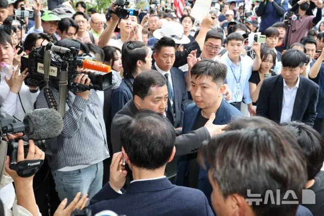 '오전엔 피의자, 오후엔 공권력 촉구'...대한체육회장의 '두 얼굴' 전말...

6월 15일 오전 소환 조사, 오후 기자회견 피의자가 경찰에 