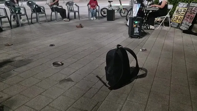 올공 입구쪽 찬양 버스킹 있음.