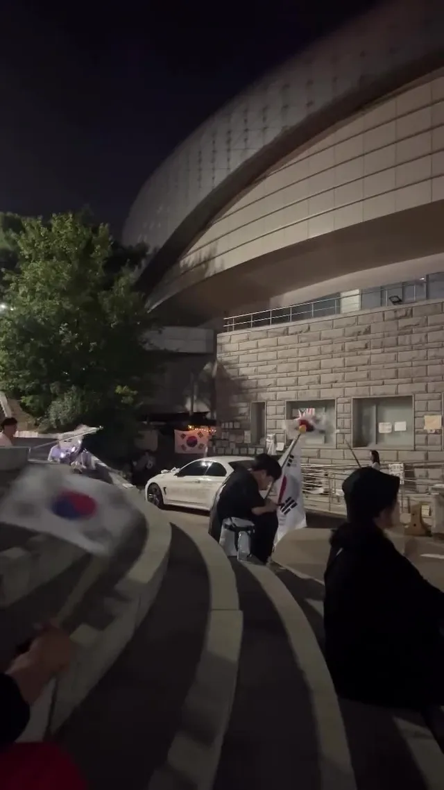 점점 사람이 줄어들어서 집에 갈 수가 없네 

결국 새벽반▓▓

현재시간 01:28