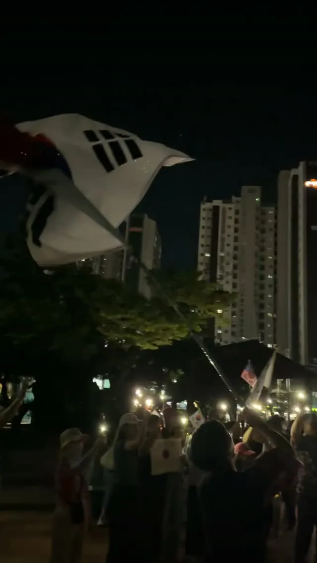 안녕하십니까
김해우파청년들 그립(GRYP)
인사드립니다.

저번주 김해 내외동 집회에 이어 율하에서까지
부정선거 재선거 외쳤습니다.
올공의 애국