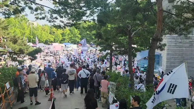 6월 27일
나 오늘 뿌듯한 일
주변에 npc 한 명을 
오늘 올공으로 오라고 해서
몹에 가깝게 만들었엌ㅋㅋㅋㅋㅋㅋㅋ
(여기 너무 평화롭대!!!