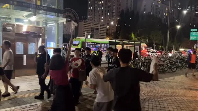 “Jason Go!!” 
“재이슨 고!!!”
“재선거”
“Re-thunger”