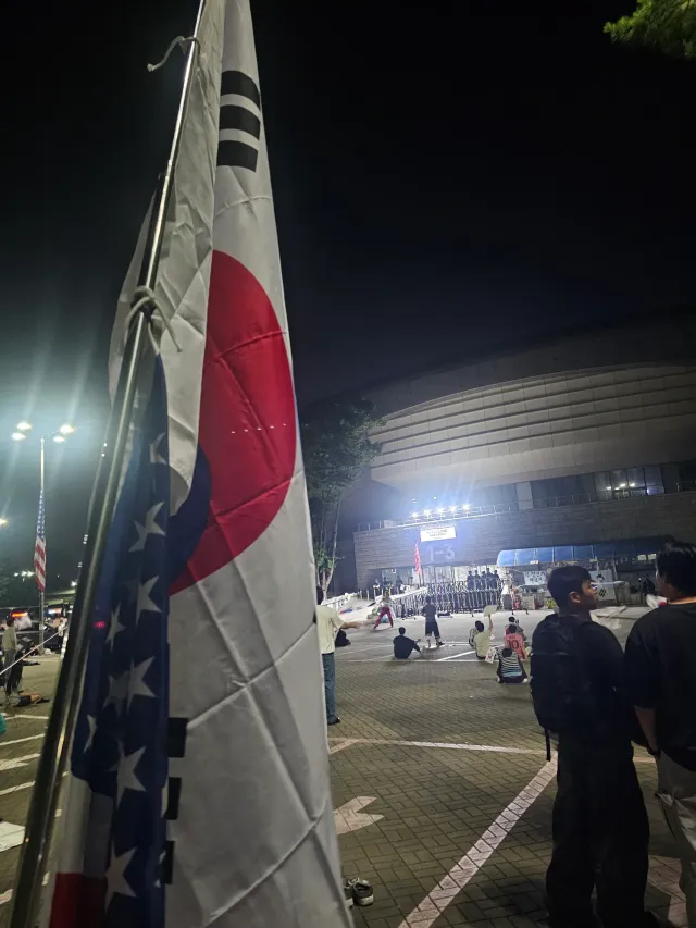 새벽 2시46분 먼저 들어가보겠습니다
남은분들 파이팅입니다!

부정선거 재선거
당일투표 수개표