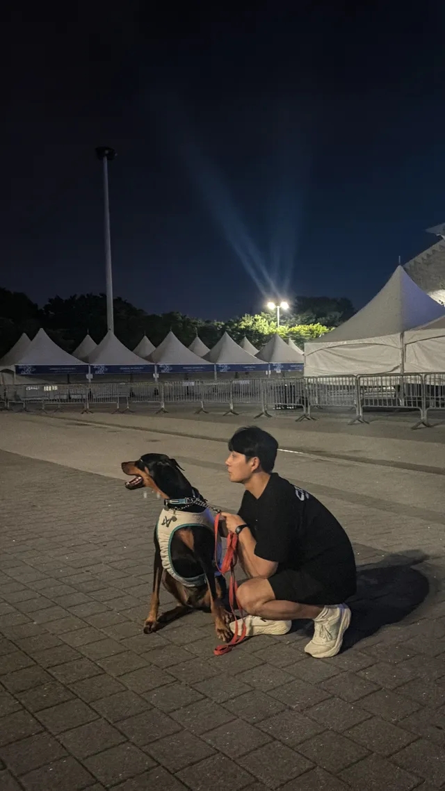 친구네 올공 애국견 만봉이🇰🇷🇰🇷🇰🇷
오늘도 역시 이모 삼촌들한테 사랑 엄청 받음😌
만봉이 : 멍멍!! = 멸공!!🫡🫡