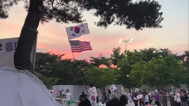 어제 오후 8시••🌅

저는 또 현생 살러 떠나요
힘든 상황 속에서도 많은 도움과 힘을 나눠주시는
깨어있는 멋진 분들을 많이 만나서 나름 행복